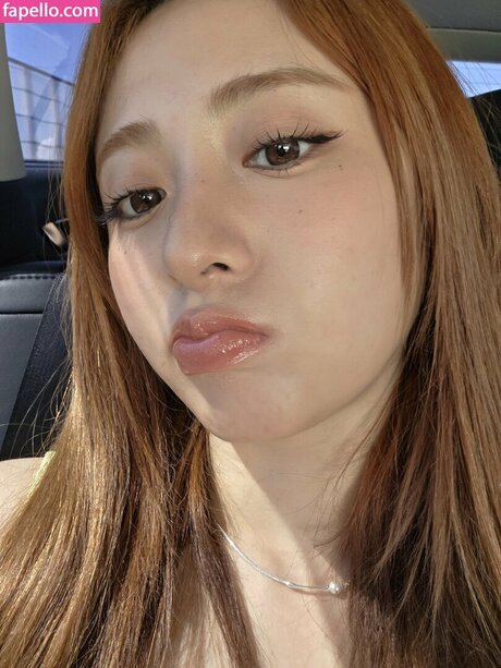 Huh Yunjin_ model nudes image