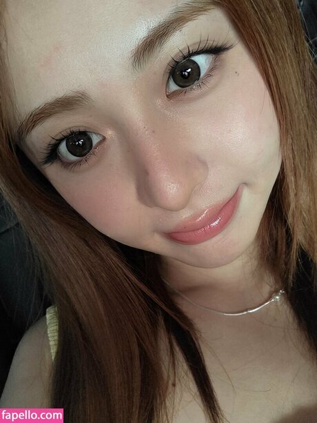 Huh Yunjin_ estrella sexy imagen