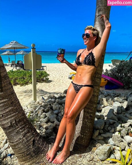 Savannah Chrisley nude actress gallery