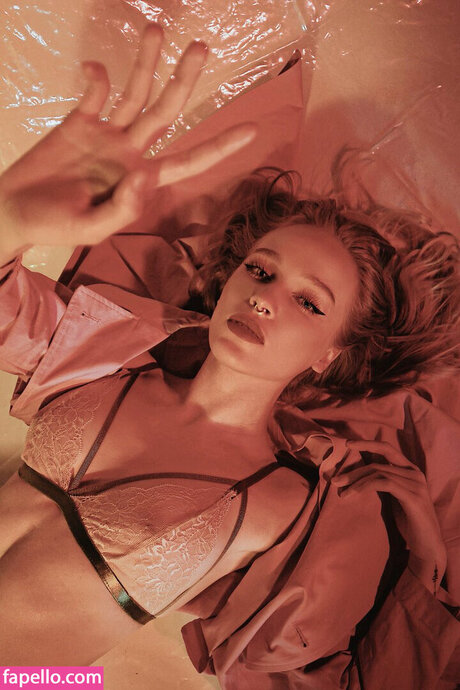 albertaberlin nudes star img