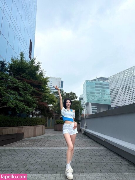 Hwiseo pornstar hd picture