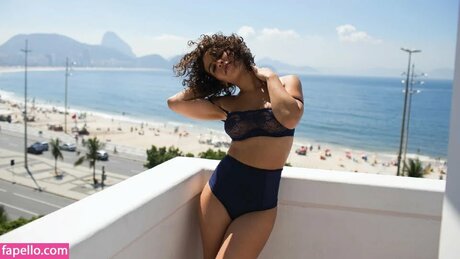 Cantora Flora Matos beautiful model photo