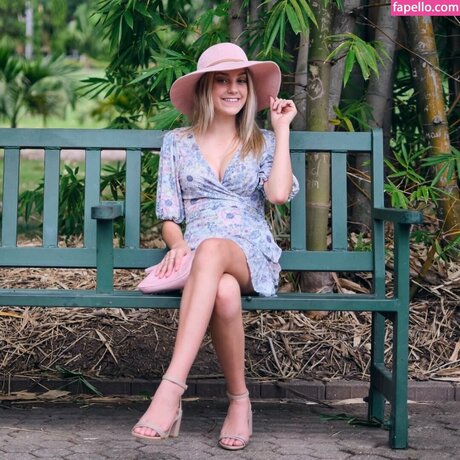 Nicola Crisa bonita estrella porno fotos