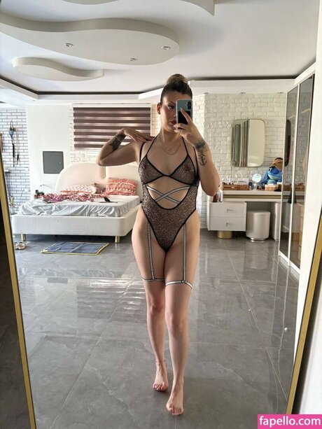 Simge Baranko lu adult star pics