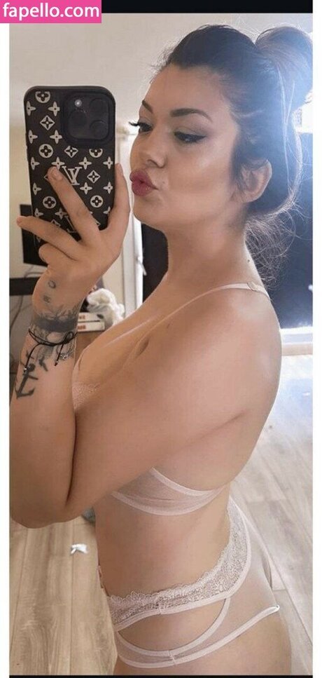 Simge Baranko lu sexe star du porno des photos