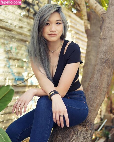 Julia Chow star naked pic