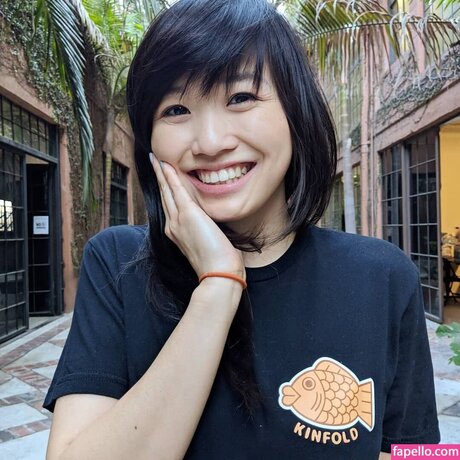 Julia Chow hot star pic