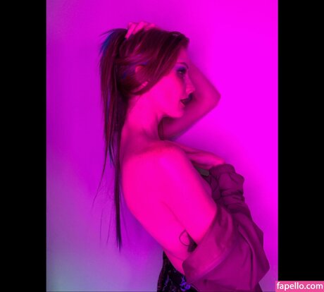 Calbits nudes model image