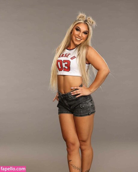 Thea Hail modelo de alta definición galería