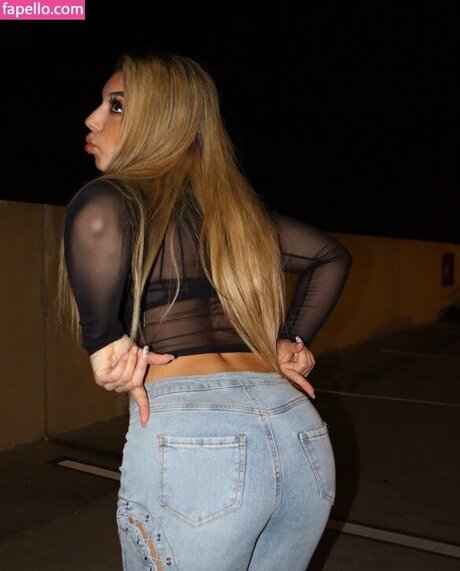 Thea Hail star du porno xxx image