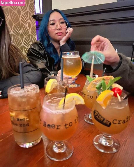 Sophia Phan star du porno en haute qualité galeries