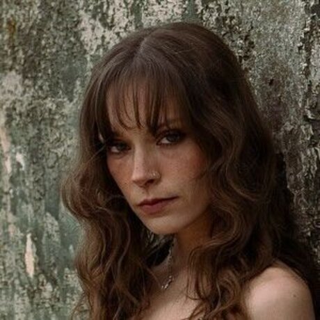 Holly Humberstone jolie étoile des photos