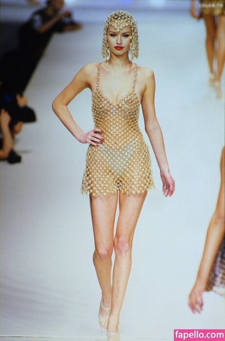 Adriana Karembeu modelo hermosa galería