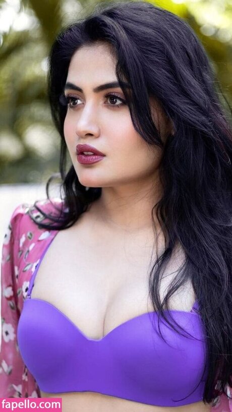 Manvi Chugh hd model gallery