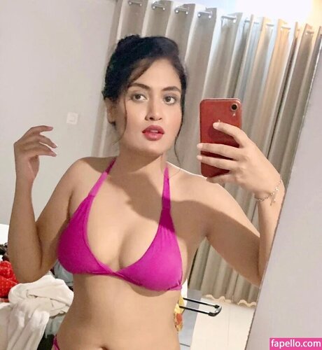 Manvi Chugh model naked images