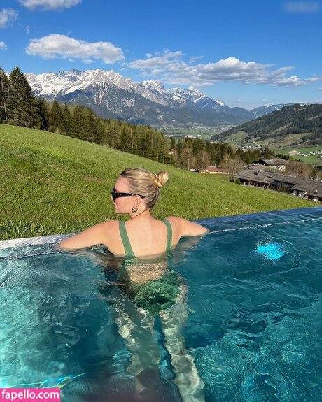 Carolin Niemczyk estrella porno erótica foto