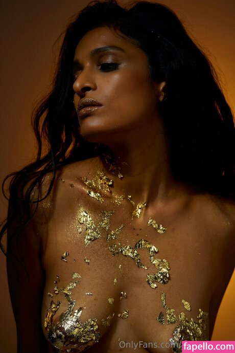 Jikki Nair star du porno chaude photos