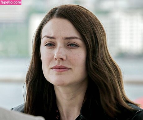 Megan Boone étoile érotique collection