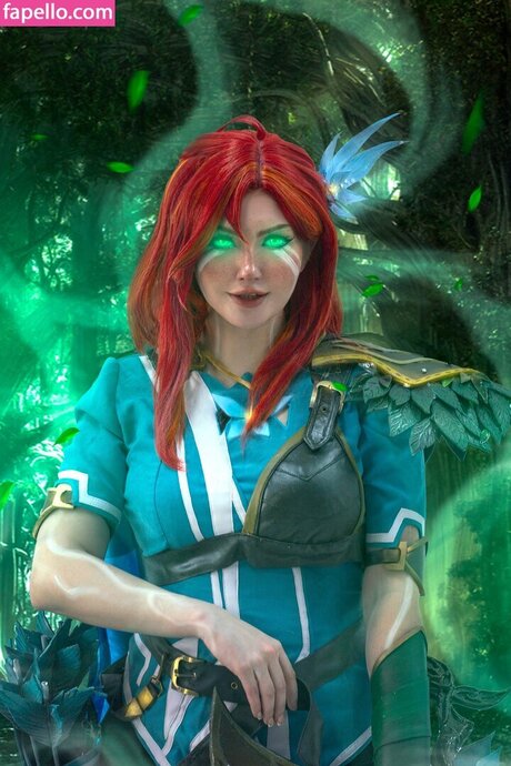 Elena Kyalviyainen modèle joli image