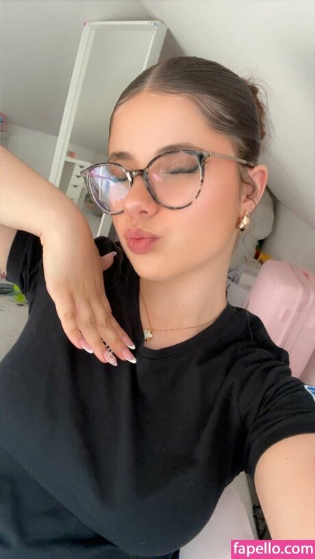 Lilousecret star du porno belle des photos