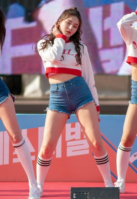 Nancy Momoland estrella atractiva fotos