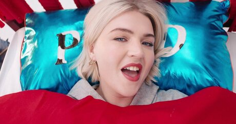 Rebecca Lucy Taylor bonita actriz imagen