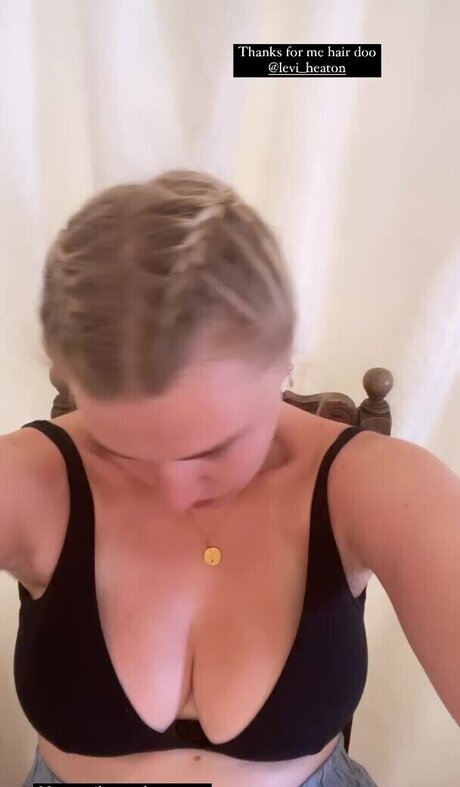 Rebecca Lucy Taylor modelo desnudo galerías