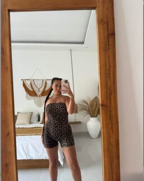 Vanessajolie Miniatura