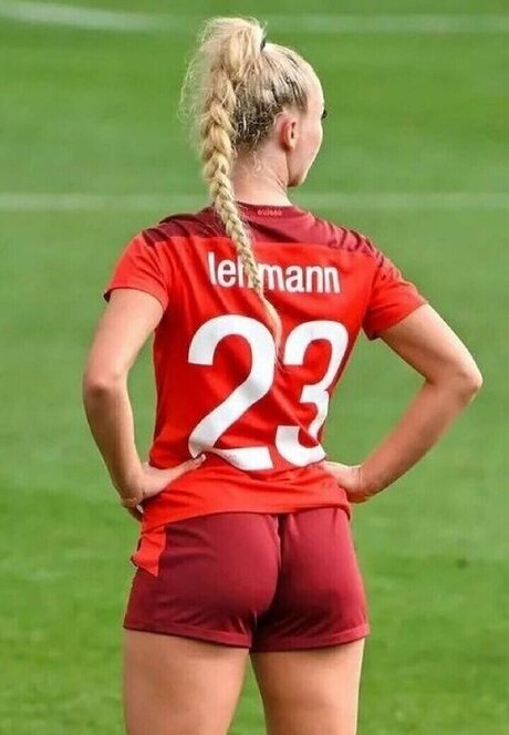 Alisha Lehmann jolie star du porno archive