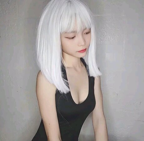 Shayri May Tagyamon star du porno adulte des photos