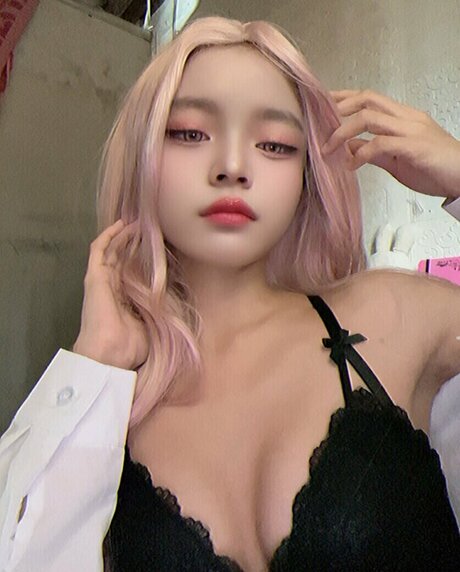 Shayri May Tagyamon étoile adulte galerie