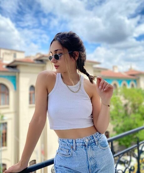 zeynepsedefaydemir star nudes pictures