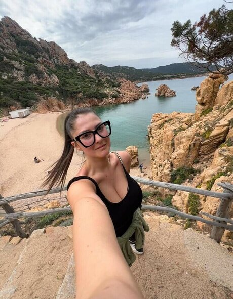 Natural Boob Jobs actriz desnuda imagen