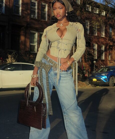 Sevahsevah actrice érotique image