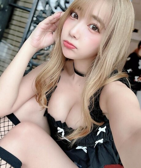 Amau Kisumi_ étoile chaude images