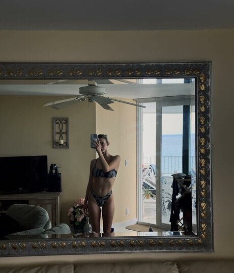 Nursevirg modelo desnuda imágenes