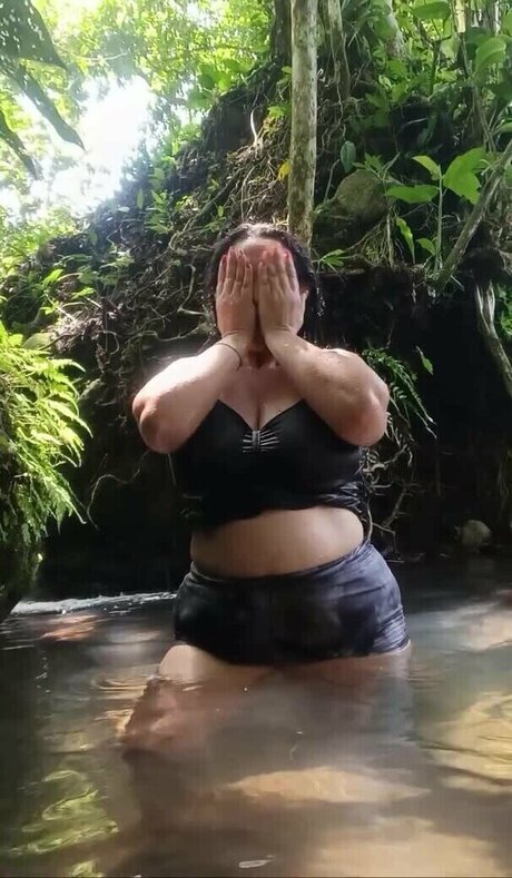 DairalinaVega model nude photo