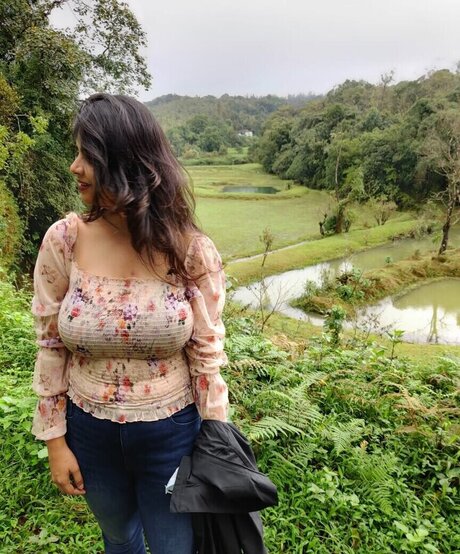 Tulika Snehil modèle magnifique images