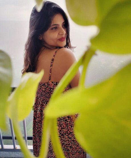 Tulika Snehil sexo estrella archivo