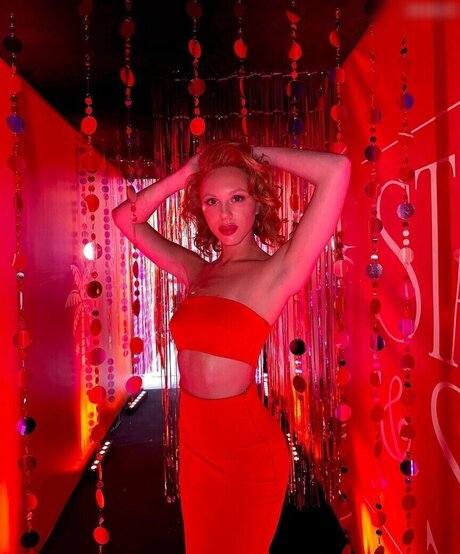 Anna Ermakova estrella hermosa galerías