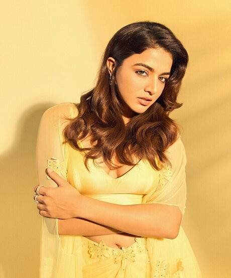 Wamiqa Gabbi modelo hd imagen