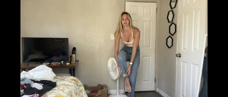 Beez ASMR free actress image
