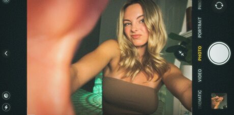 Beez ASMR estrella porno perfecta galería