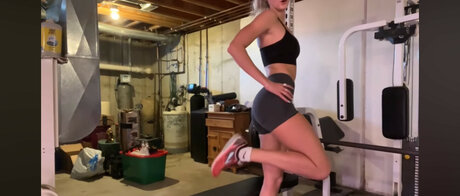 Beez ASMR estrella porno adulto archivo