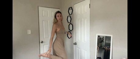 Beez ASMR star beautiful galleries