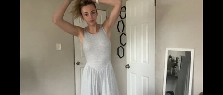 Beez ASMR model erotic photo
