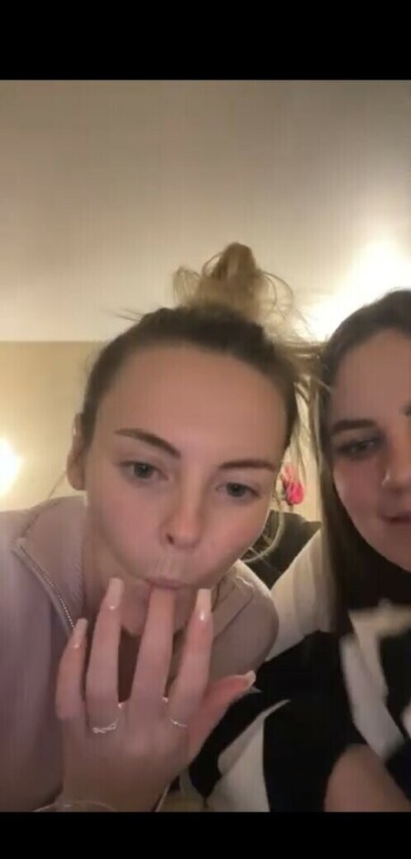 Beez ASMR model hot pictures