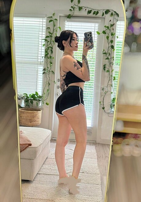 SamanthaKronos model naked picture