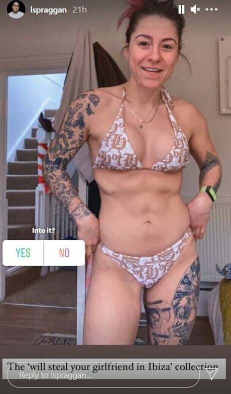 Lucy Spraggan modelo desnuda galería