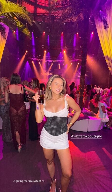 Its laurensarah estrella porno hermosa galerías